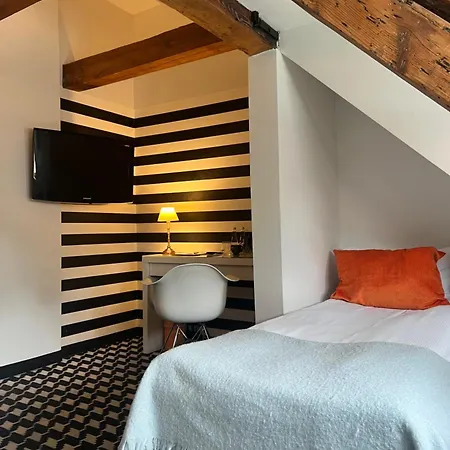 Plac Kolegiacki Hostel Poznan
